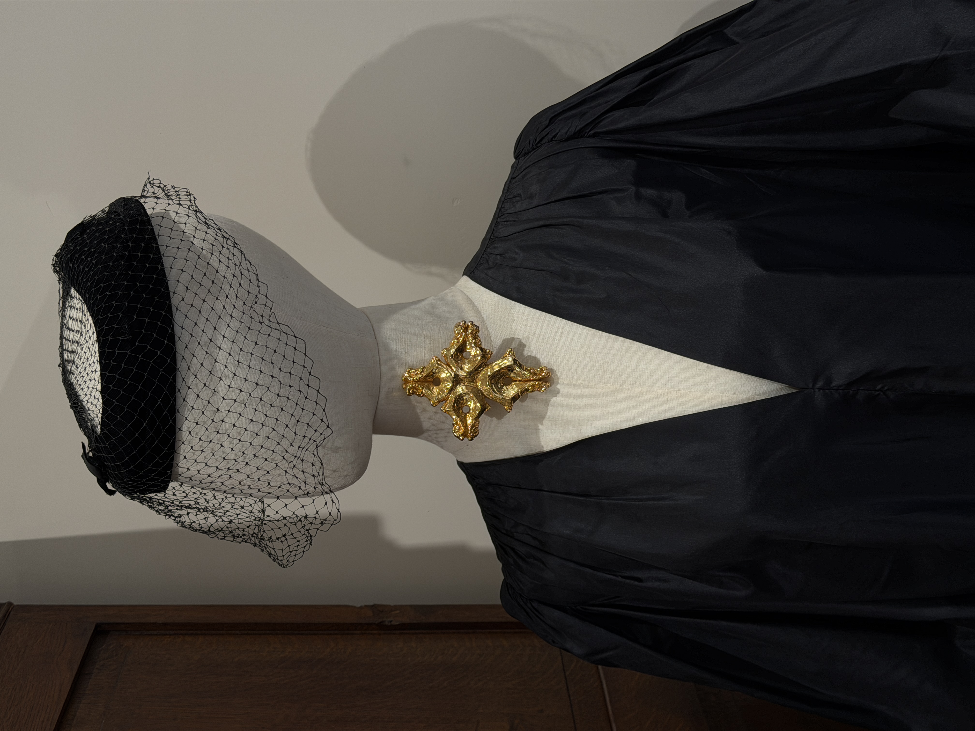 Брошь крест Christian Lacroix
