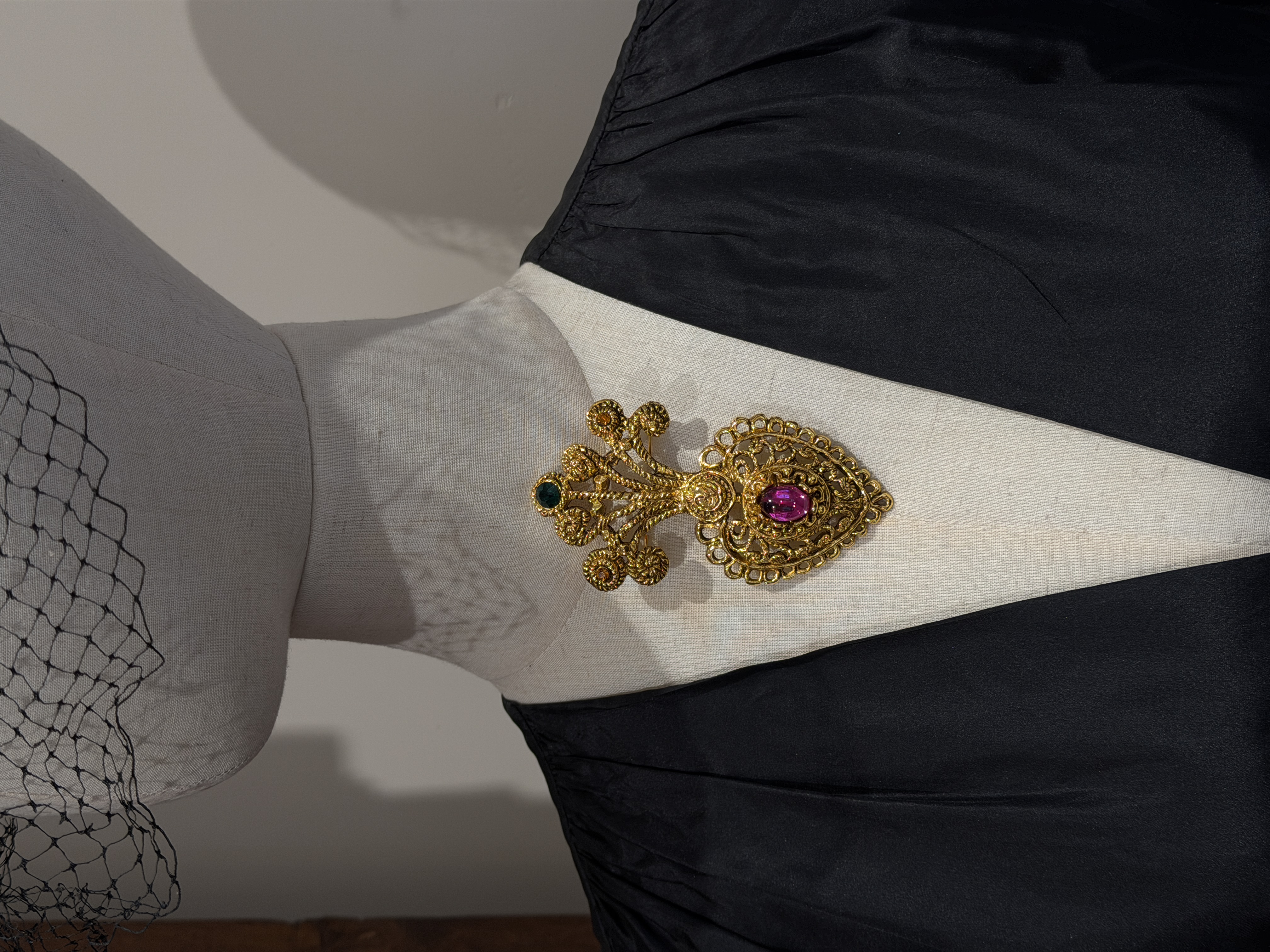 Брошь Christian Lacroix Noël 1990