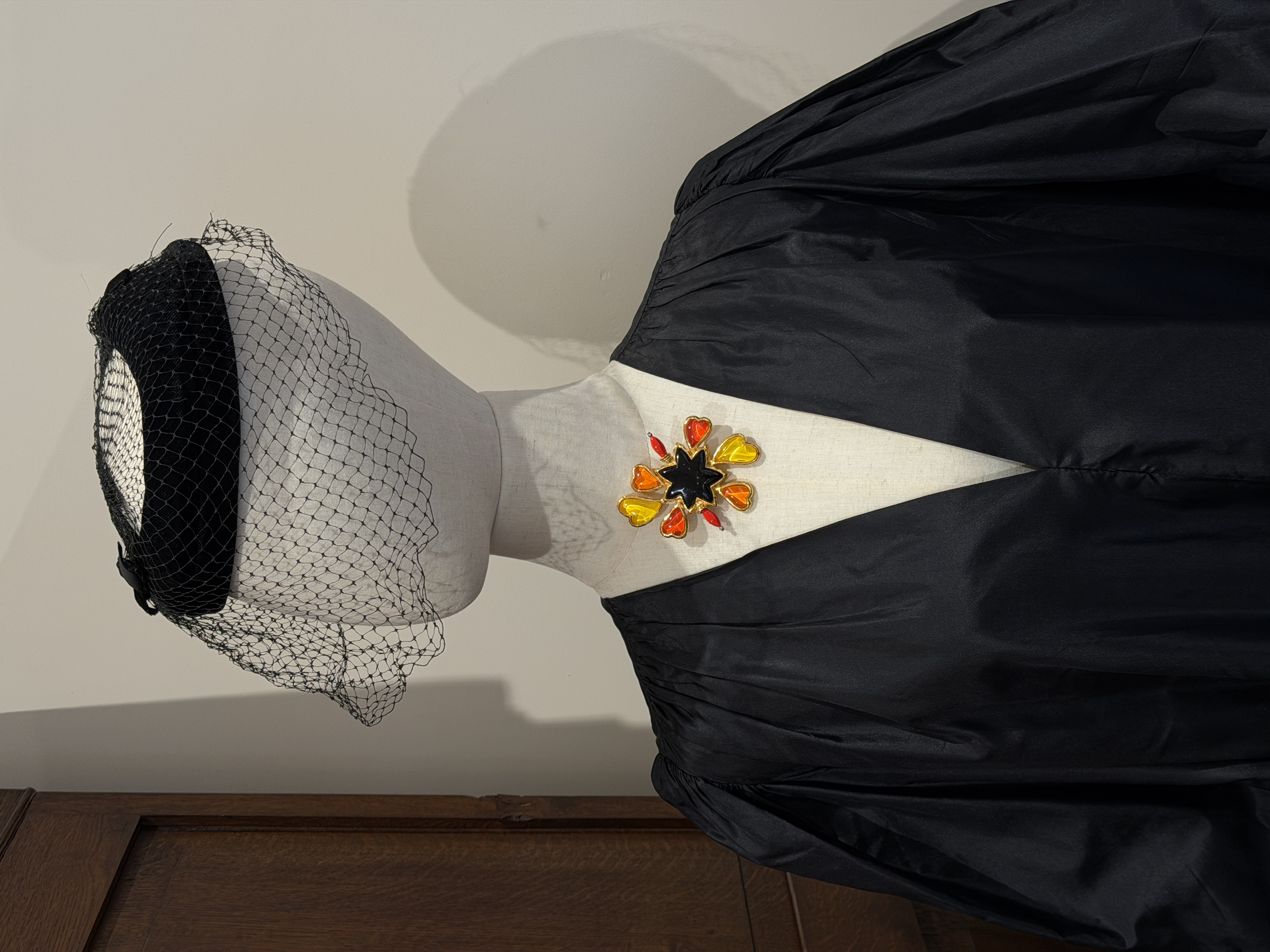 Брошь Christian Lacroix с цветной смолой