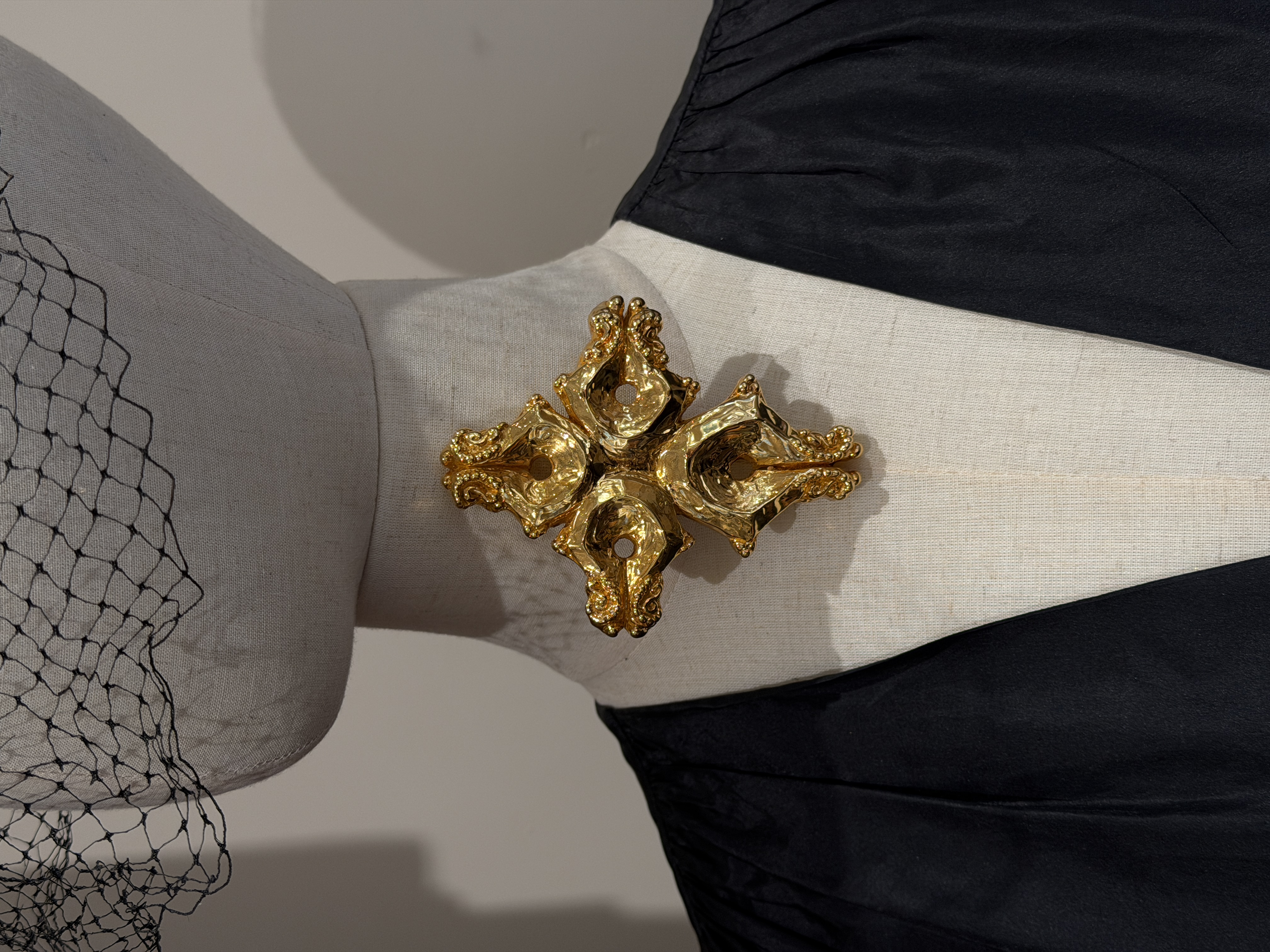 Брошь крест Christian Lacroix